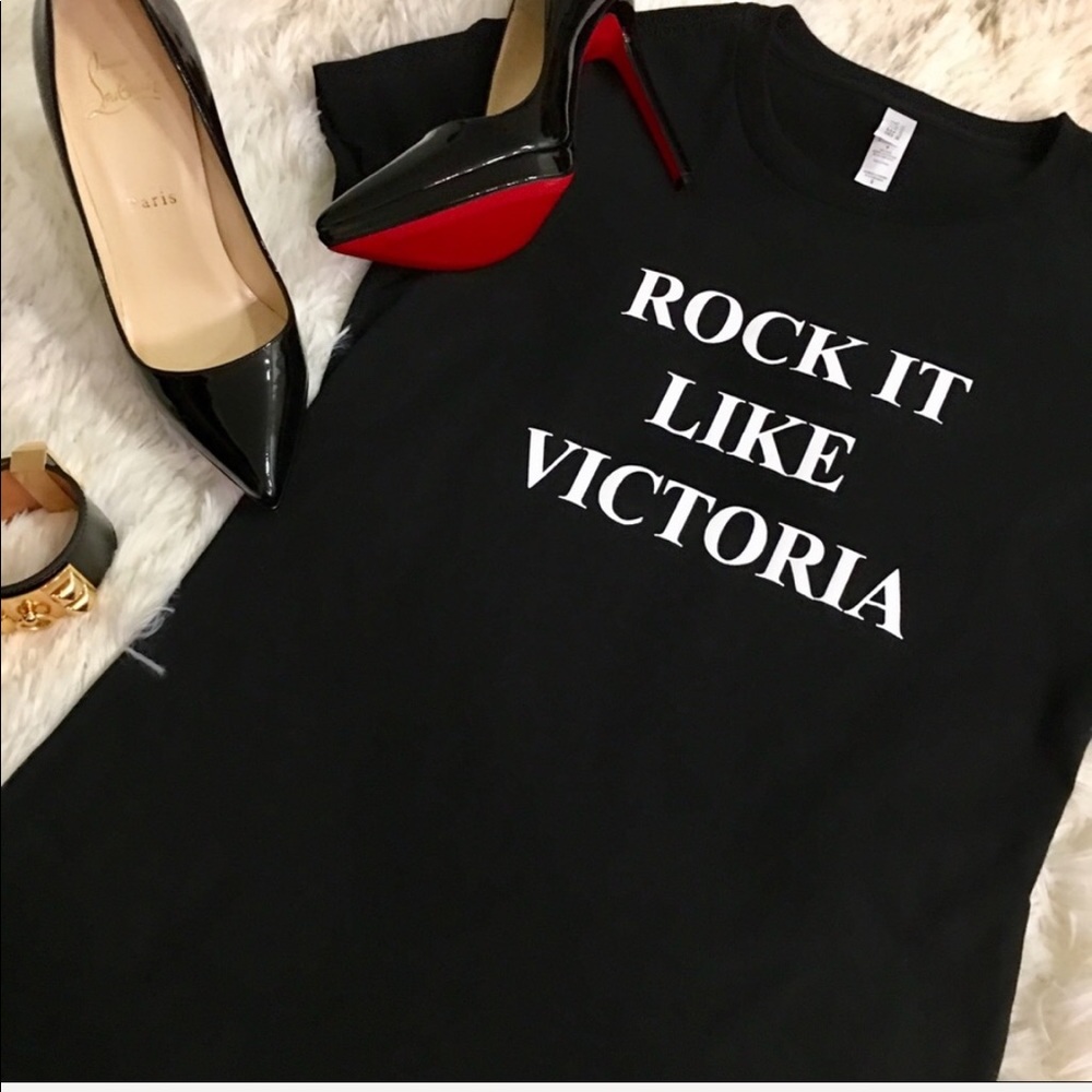 Statement Tee Rock It Like Victoria T-Shirt